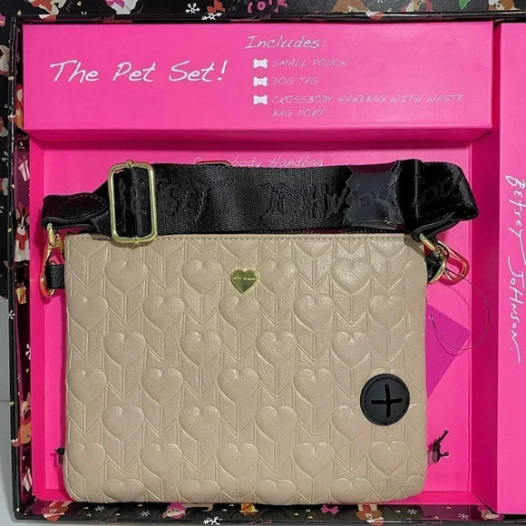 Betsey Johnson The Pet Set Crossbody Bag, Dog Collar Tag & Keychain Pouch - Picture 2 of 7